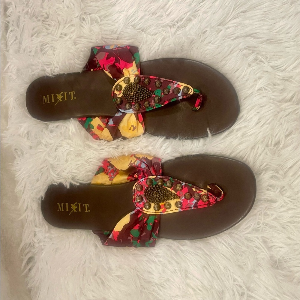 Mixit thong sandals Size 8